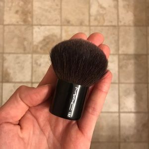 MAC 182 Kabuki Brush
